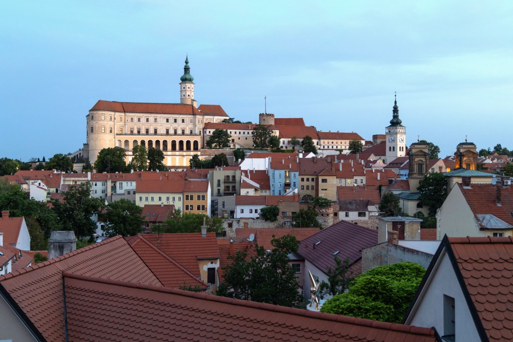 Mikulov, Čekija peizažas su pilimi